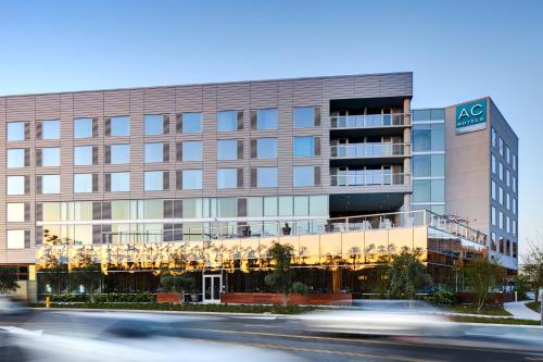 AC Hotel by Marriott Irvine allows 18 year olds to book a room in Irvine 