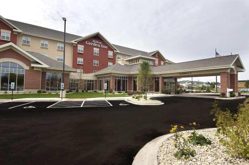 Hilton Garden Inn Rockford allows 18 year olds to book a room in Rockford