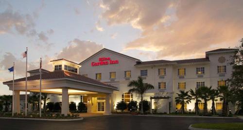 Hilton Garden Inn at PGA Village/Port St. Lucie allows 18 year olds to book a room in Port St. Lucie