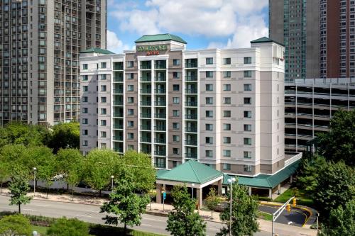 Courtyard By Marriott Jersey City Newport allows 18 year olds to book a room in Jersey City