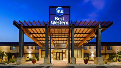 Best Western West Towne Suites allows 18 year olds to book a room in Madison