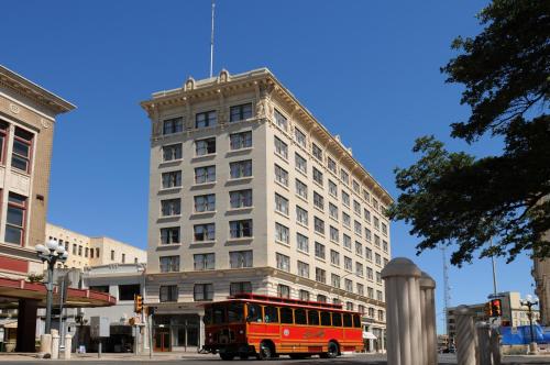 Hotel Gibbs Downtown Riverwalk allows 18 year olds to book a room in San Antonio