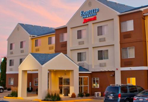 Fairfield Inn & Suites Joliet North/Plainfield allows 18 year olds to book a room in Joliet