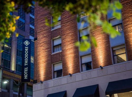 Hotel Theodore allows 18 year olds to book a room in Seattle