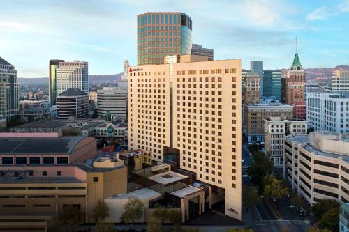 Oakland Marriott City Center allows 18 year olds to book a room in Oakland