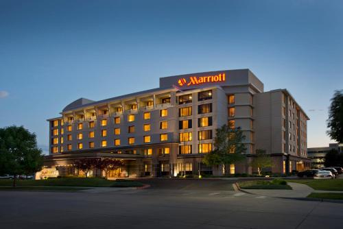 Denver Airport Marriott at Gateway Park allows 18 year olds to book a room in Aurora