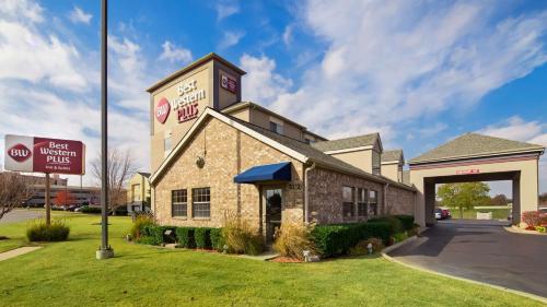 Best Western PLUS Tulsa Inn & Suites allows 18 year olds to book a room in Tulsa