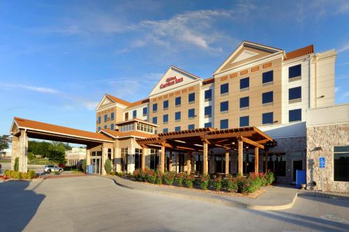 Hilton Garden Inn Springfield, MO allows 18 year olds to book a room in Springfield