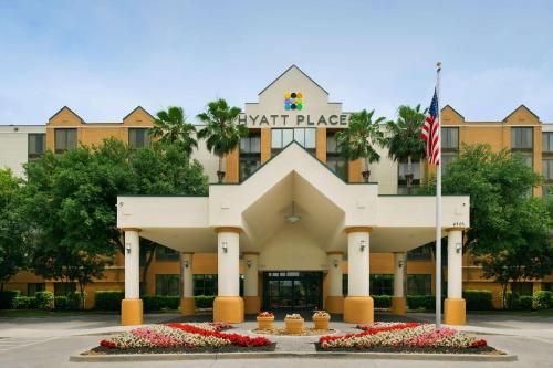 Hyatt Place San Antonio Northwest/Medical Center allows 18 year olds to book a room in San Antonio