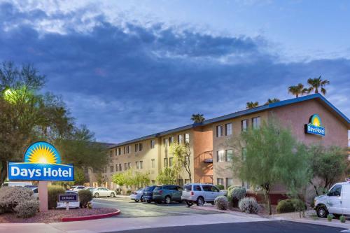 Days Hotel by Wyndham Mesa Near Phoenix allows 18 year olds to book a room in Mesa