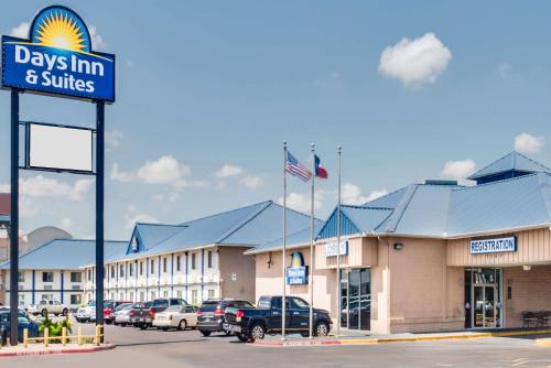 Days Inn & Suites by Wyndham Laredo allows 18 year olds to book a room in Laredo