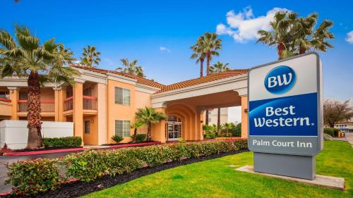 Best Western Palm Court Inn allows 18 year olds to book a room in Modesto