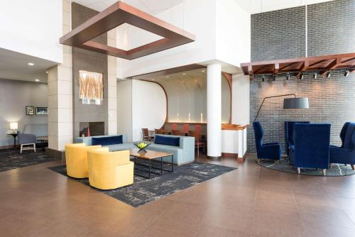 Hyatt Place Lexington allows 18 year olds to book a room in Lexington