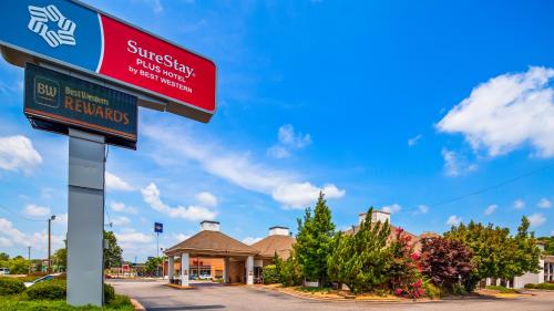 SureStay Plus Hotel by Best Western Fayetteville allows 18 year olds to book a room in Fayetteville