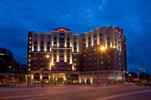 Hilton Garden Inn Minneapolis Downtown allows 18 year olds to book a room in Minneapolis