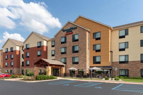 TownePlace Suites Fort Wayne North allows 18 year olds to book a room in Fort Wayne