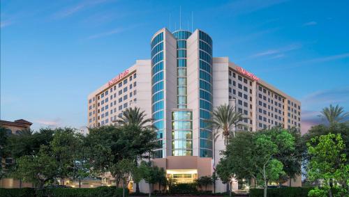 Anaheim Marriott Suites allows 18 year olds to book a room in Garden Grove