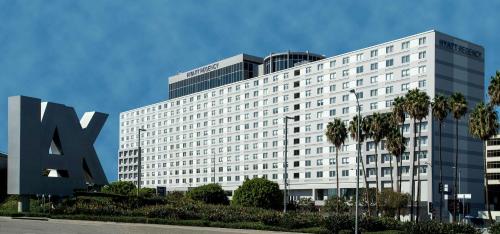 Hyatt Regency Los Angeles International Airport allows 18 year olds to book a room in Los Angeles