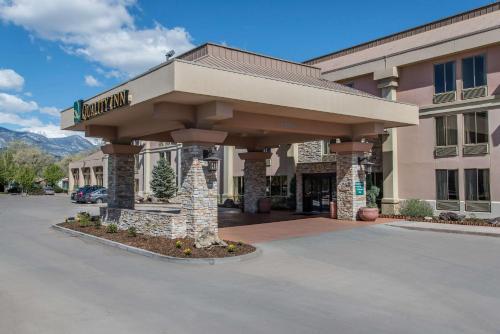 Quality Inn South Colorado Springs allows 18 year olds to book a room in Colorado Springs