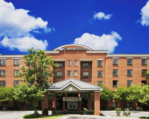 Comfort Suites Regency Park allows 18 year olds to book a room in Cary