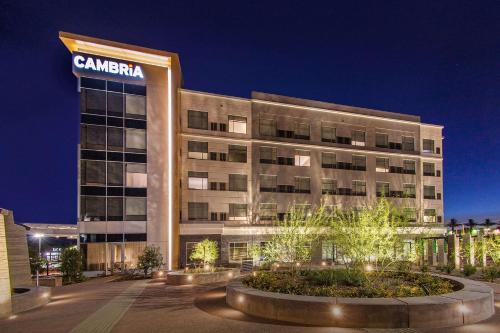 Cambria Hotel Phoenix Chandler - Fashion Center allows 18 year olds to book a room in Chandler