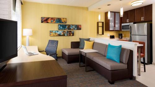 Residence Inn by Marriott Toledo West allows 18 year olds to book a room in Toledo