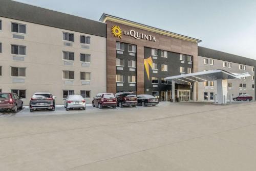 La Quinta by Wyndham Cleveland - Airport North allows 18 year olds to book a room in Cleveland