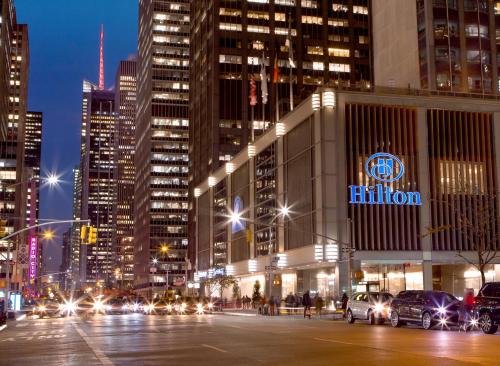 New York Hilton Midtown allows 18 year olds to book a room in New York