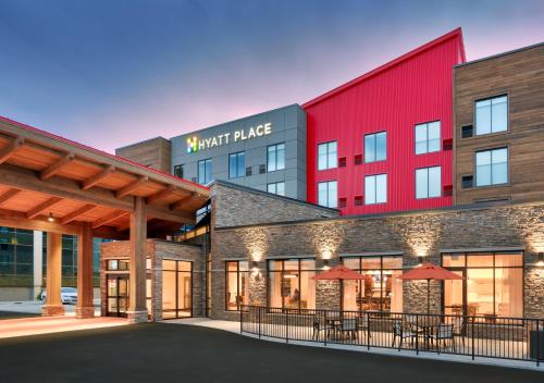 Hyatt Place Anchorage-Midtown allows 18 year olds to book a room in Anchorage