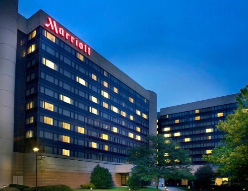 Newark Liberty International Airport Marriott allows 18 year olds to book a room in Newark