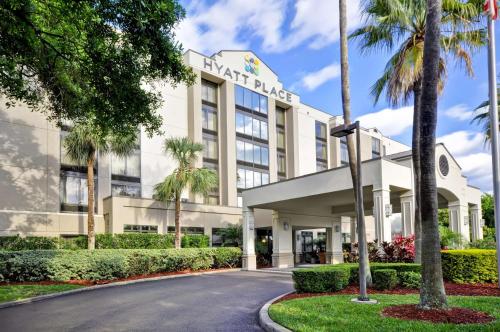 Hyatt Place Tampa Airport/Westshore allows 18 year olds to book a room in Tampa