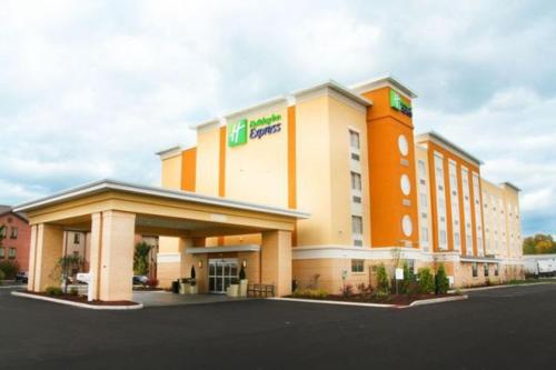 Holiday Inn Express Toledo North, an IHG Hotel allows 18 year olds to book a room in Toledo