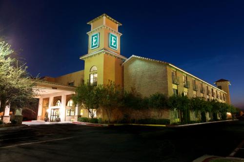 Embassy Suites Lubbock allows 18 year olds to book a room in Lubbock