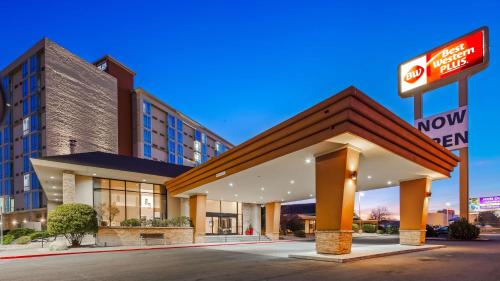 Best Western Plus Sparks-Reno Hotel allows 18 year olds to book a room in Reno