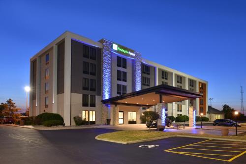 Holiday Inn Express Rochester - University Area, an IHG Hotel allows 18 year olds to book a room in Rochester