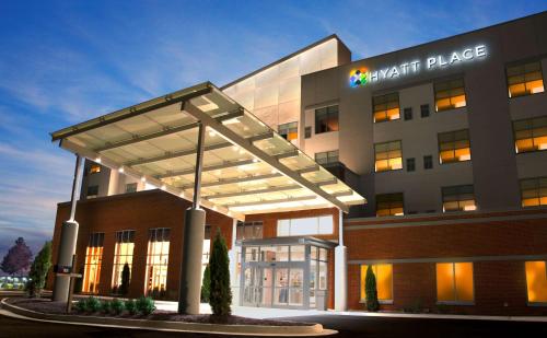 Hyatt Place Augusta allows 18 year olds to book a room in Augusta