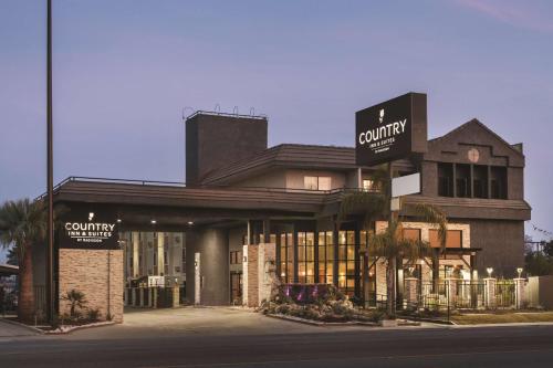 Country Inn & Suites by Radisson, Bakersfield, CA allows 18 year olds to book a room in Bakersfield