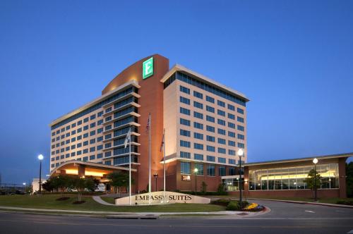 Embassy Suites Huntsville allows 18 year olds to book a room in Huntsville