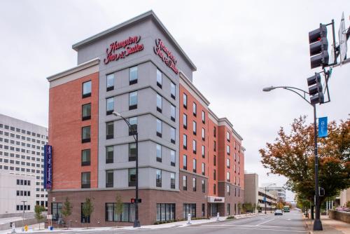 Hampton Inn & Suites Winston-Salem Downtown allows 18 year olds to book a room in Winston-Salem