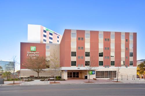 Holiday Inn Express Hotel & Suites Austin Downtown, an IHG Hotel allows 18 year olds to book a room in Austin