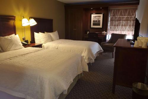 Wingate by Wyndham Colorado Springs allows 18 year olds to book a room in Colorado Springs