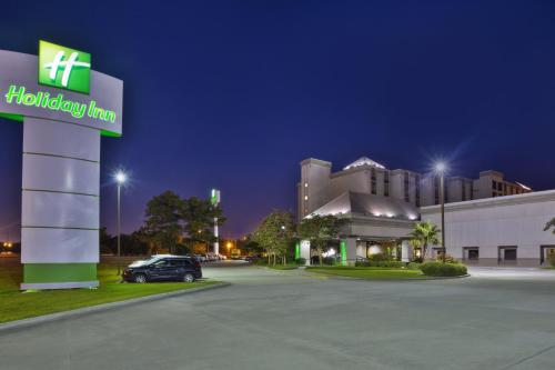 Holiday Inn Baton Rouge-South, an IHG Hotel allows 18 year olds to book a room in Baton Rouge