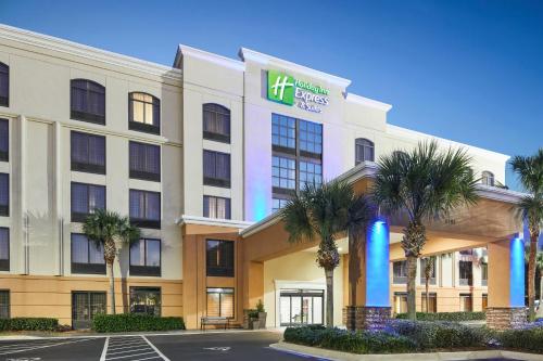 Holiday Inn Express & Suites Jacksonville South East - Medical Center Area, an IHG Hotel allows 18 year olds to book a room in Jacksonville