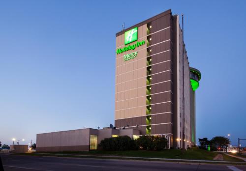 Holiday Inn Des Moines-Downtown-Mercy Campus, an IHG Hotel allows 18 year olds to book a room in Des Moines