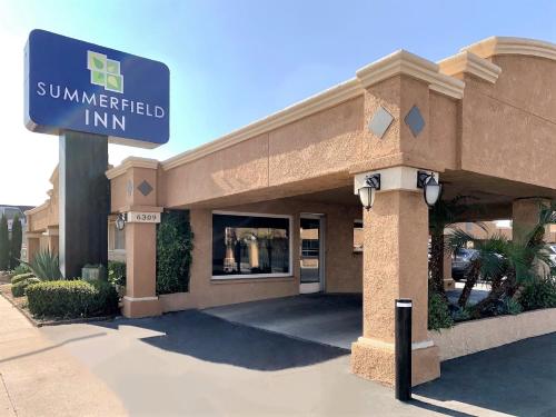 Summerfield Inn Fresno Yosemite allows 18 year olds to book a room in Fresno