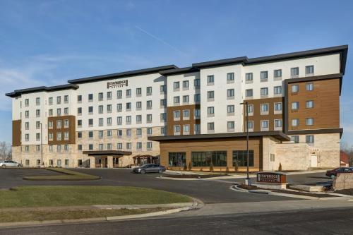 Staybridge Suites - Overland Park - Kansas City S, an IHG Hotel allows 18 year olds to book a room in Overland Park