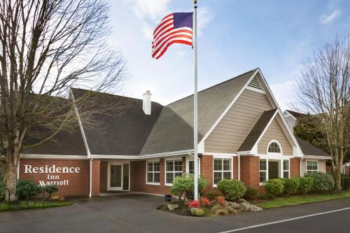 Residence Inn Salem allows 18 year olds to book a room in Salem