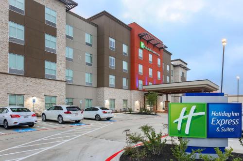 Holiday Inn Express & Suites Houston - Hobby Airport Area, an IHG Hotel allows 18 year olds to book a room in Houston