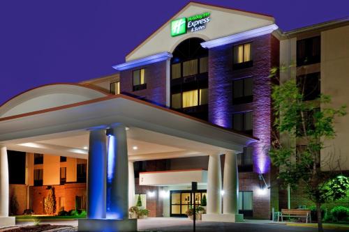 Holiday Inn Express & Suites Chesapeake, an IHG Hotel allows 18 year olds to book a room in Chesapeake