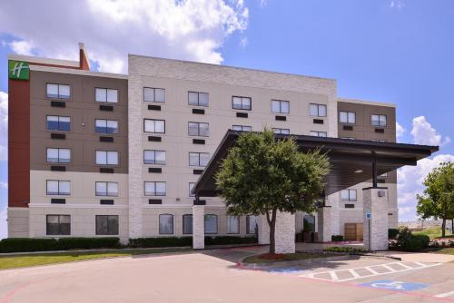 Holiday Inn Express Hotel and Suites Mesquite, an IHG Hotel allows 18 year olds to book a room in Mesquite